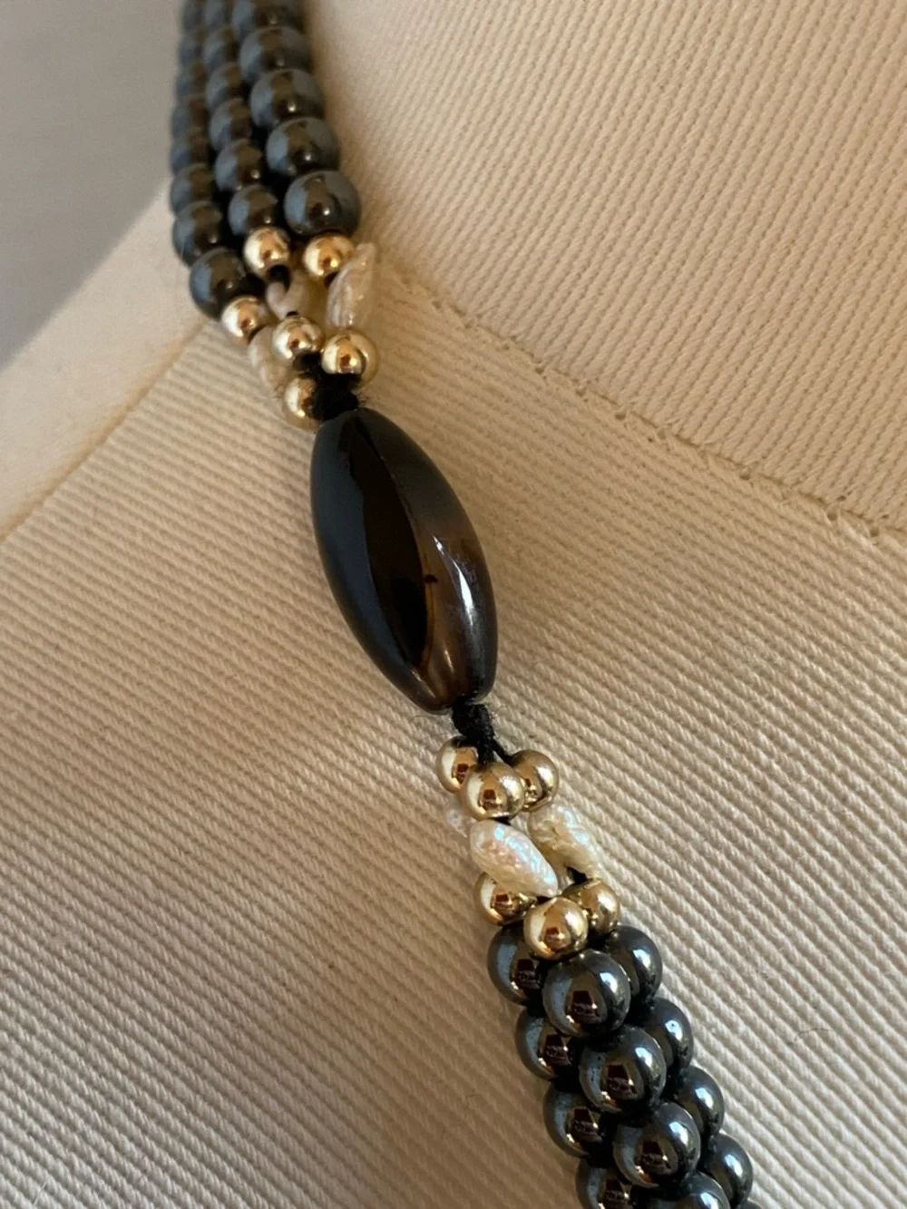 VTG 70s Multi-Strand Liquid Hematite Banded Agate Necklace | Silk Strung | 28" - Picture 4 of 16